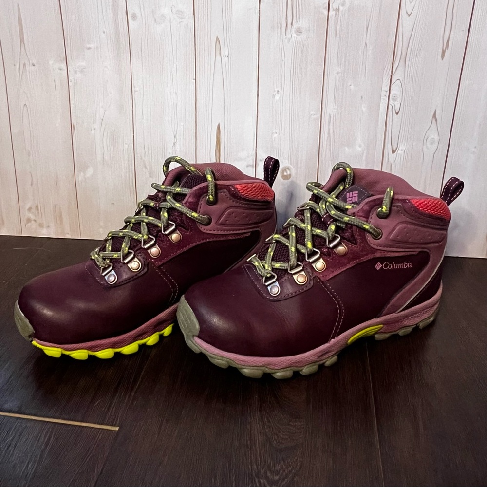 Columbia Maroon and Olive Trail Hiking Boots size 2 Big Kid Girl